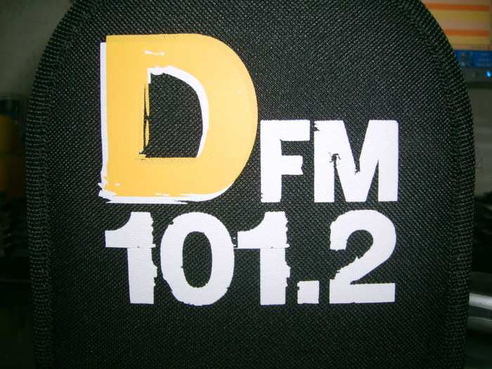 Радио ди фм ростов. DFM 101.2. Радиостанция ди ФМ. Логотипы радиостанций ди ФМ. DFM логотип.